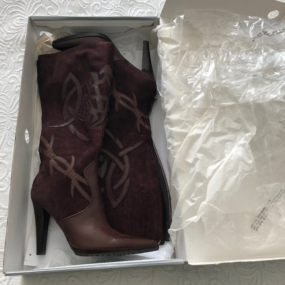 Nine West WILLETTA Suede Leather Boot Applique Pointy Toe Med Brown Zip 8.5 NEW - Picture 6 of 15